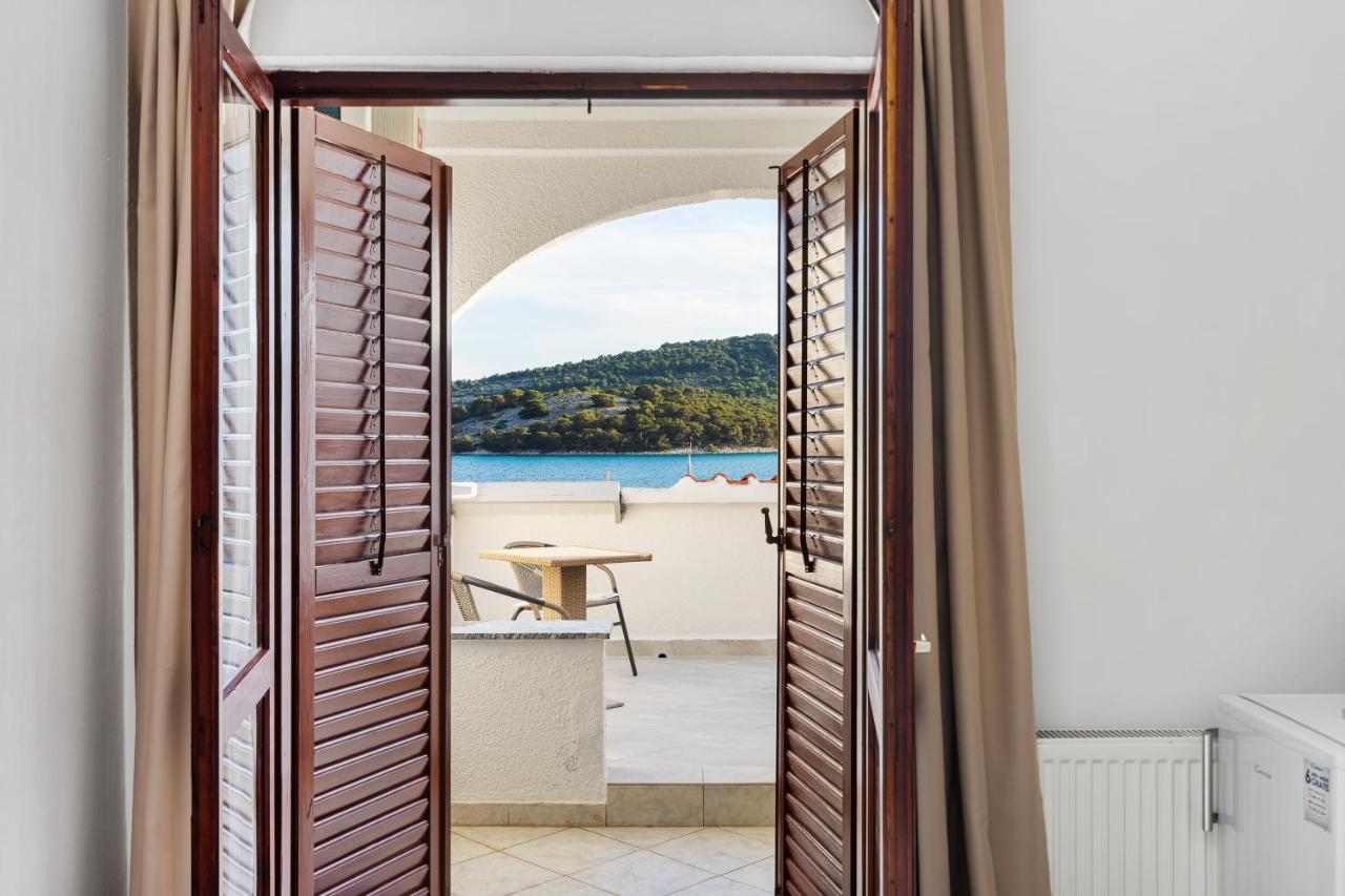 Black Pearl Tisno Exterior photo