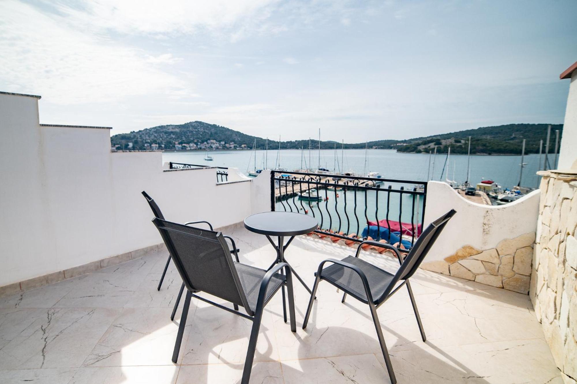 Black Pearl Tisno Exterior photo